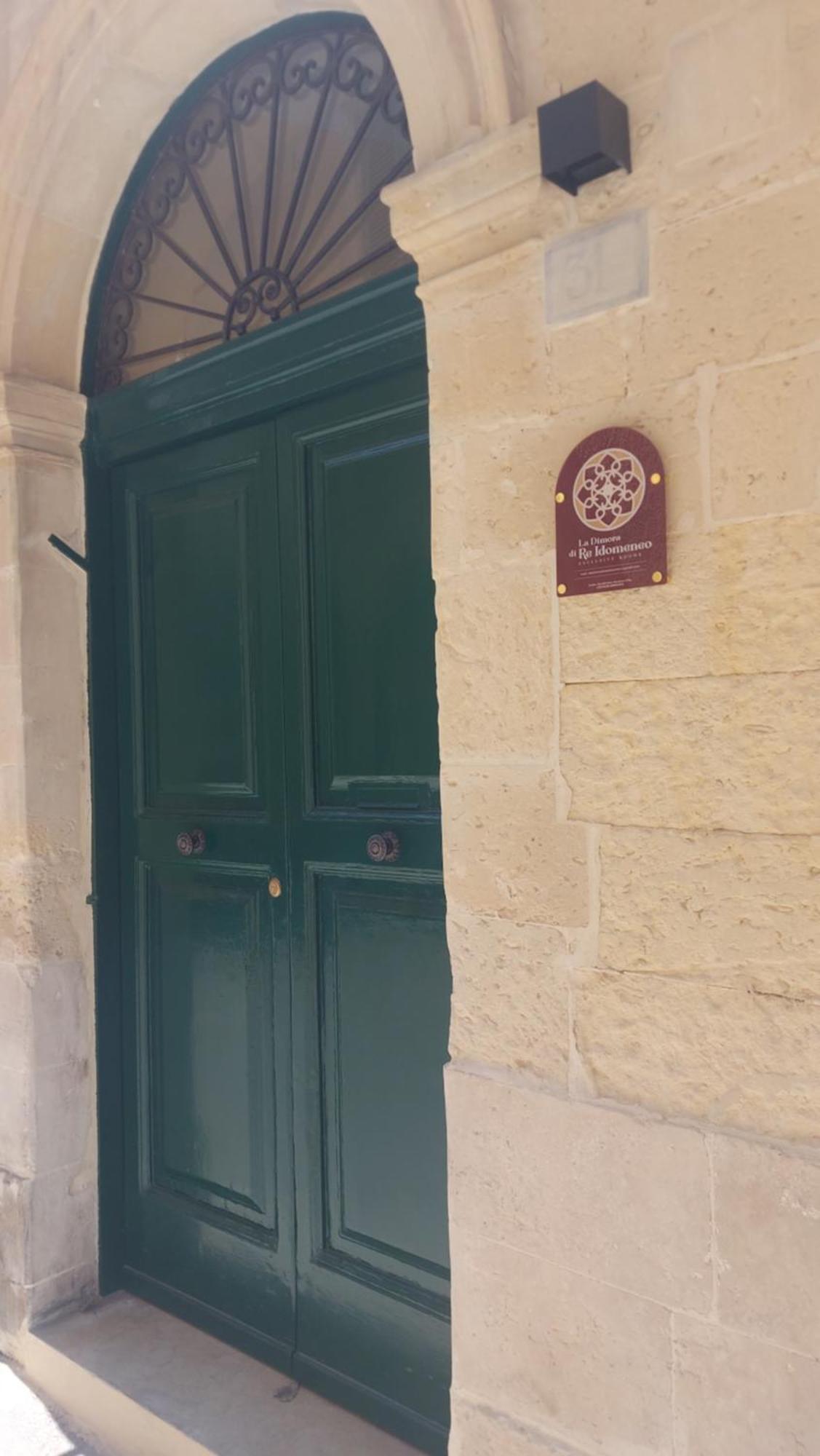 לינה וארוחת בוקר לצ'ה La Dimora Di Re Idomeneo מראה חיצוני תמונה